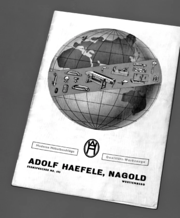 <p><span>Der legend&auml;re &raquo;Weltkugel-Katalog&laquo; von H&auml;fele erscheint im Mai 1939 &ndash; damals eine bahnbrechende Innovation. Foto: H&auml;fele</span><span></span></p>